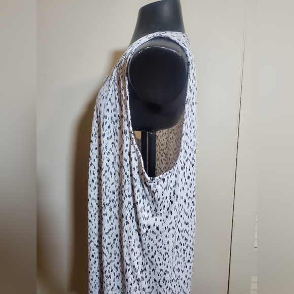 Ann Taylor ladies black & white sleeveless keyhole blouse - Picture 3 of 4